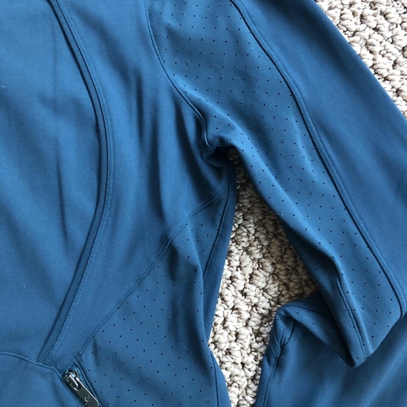 Lululemon Sleek Essentials Jacket - Picture 4 of 8